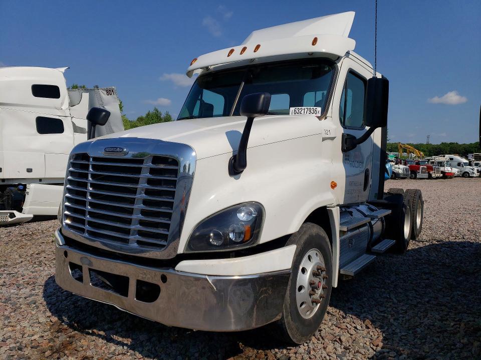 2018 Freightliner Cascadia 125 Semi Truck