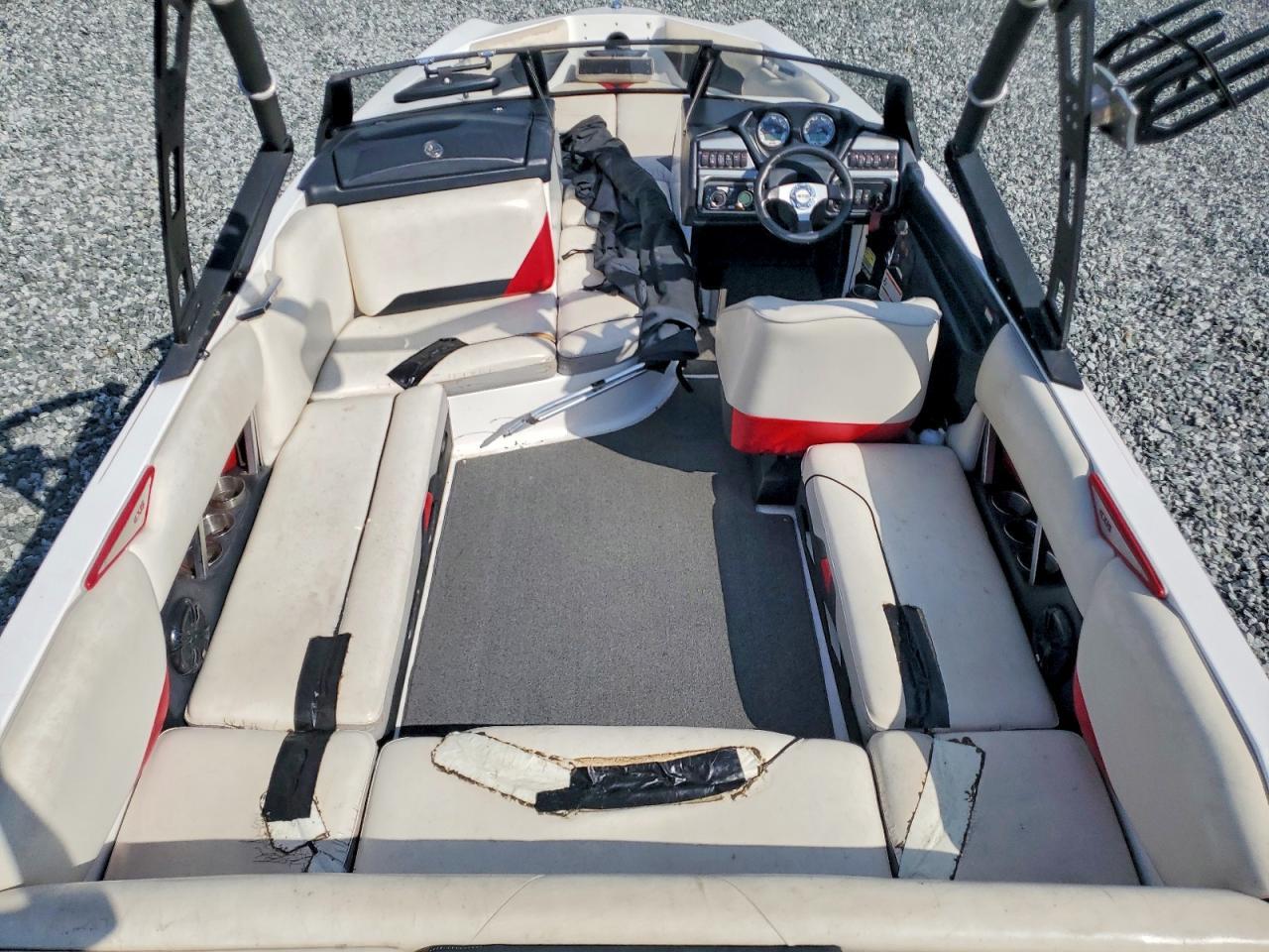 2010 Axis A22 Boat