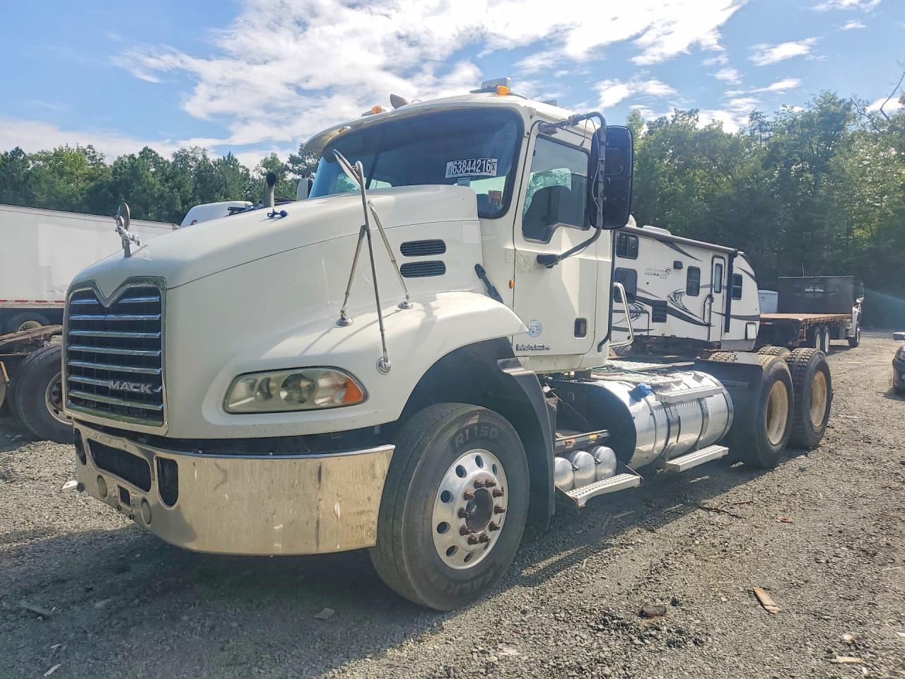 2013 Mack CXU613 Semi Truck