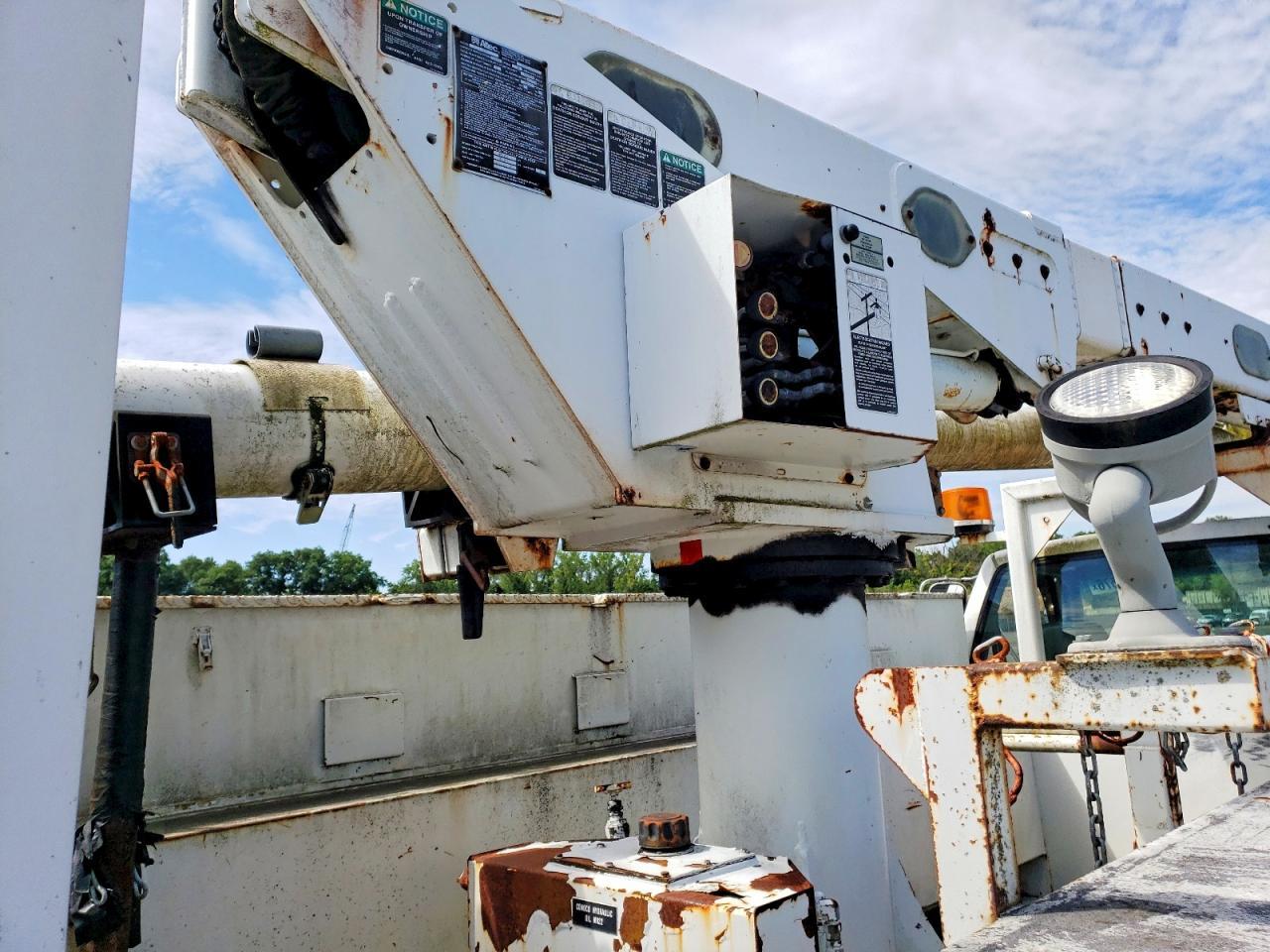 2002 GMC C7 Bucket Truck