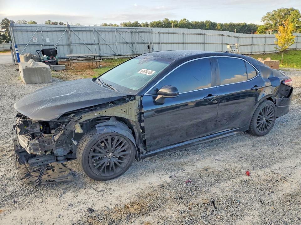 2020 Toyota Camry se