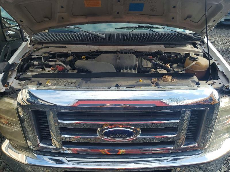 2011 Ford Econoline E450 Super Duty Cutaway Van