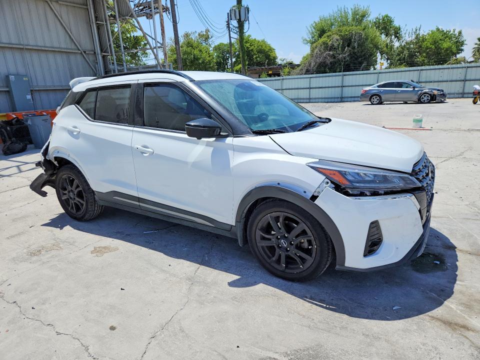 2023 Nissan Kicks SR