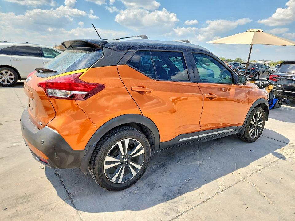 2020 Nissan Kicks SR