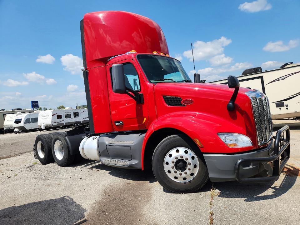 2021 Peterbilt 579 Semi Truck