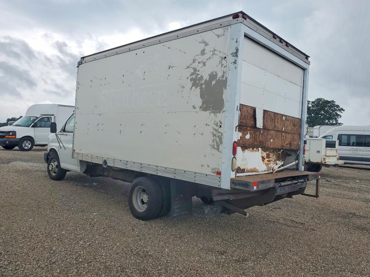 2007 Chevrolet Express BOX Truck