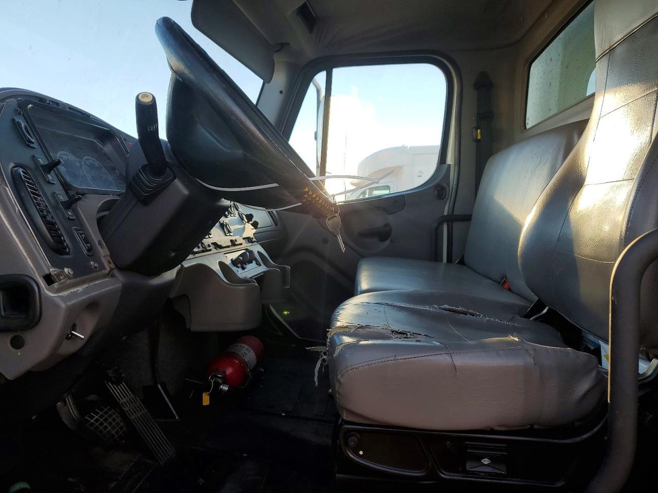2016 Frht - Freightliner 2016 Freightliner Business Class M2 BOX Truck
