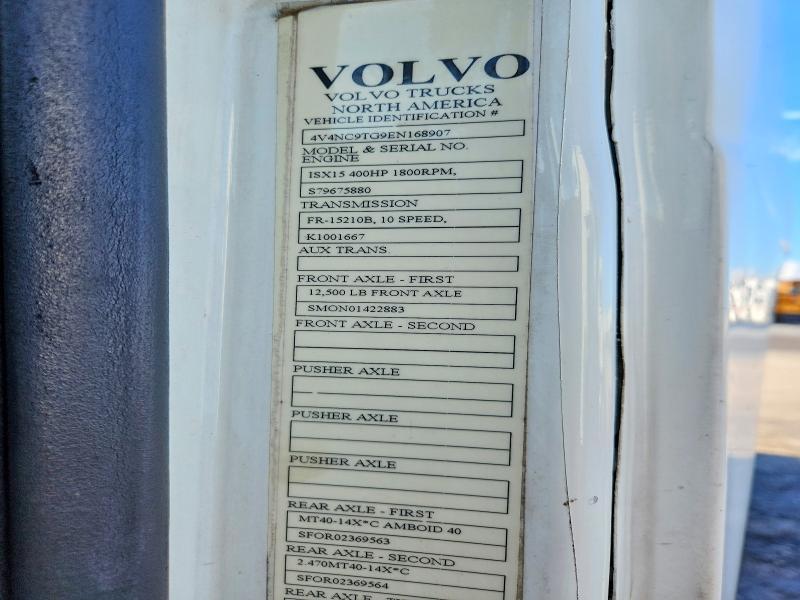 2014 Volvo VNL Semi Truck