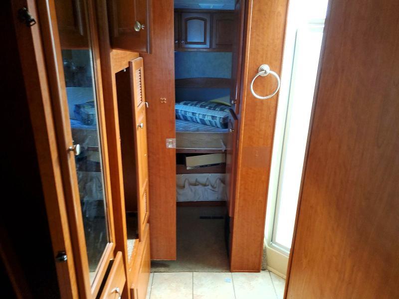 2005 Damon Astoria RV