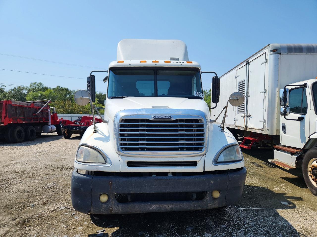2005 Freightliner Columbia 120 Semi Truck