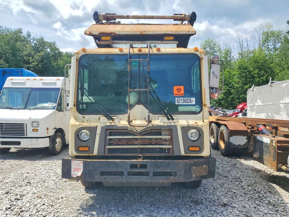 2015 Mack MRU613 Refuse Truck