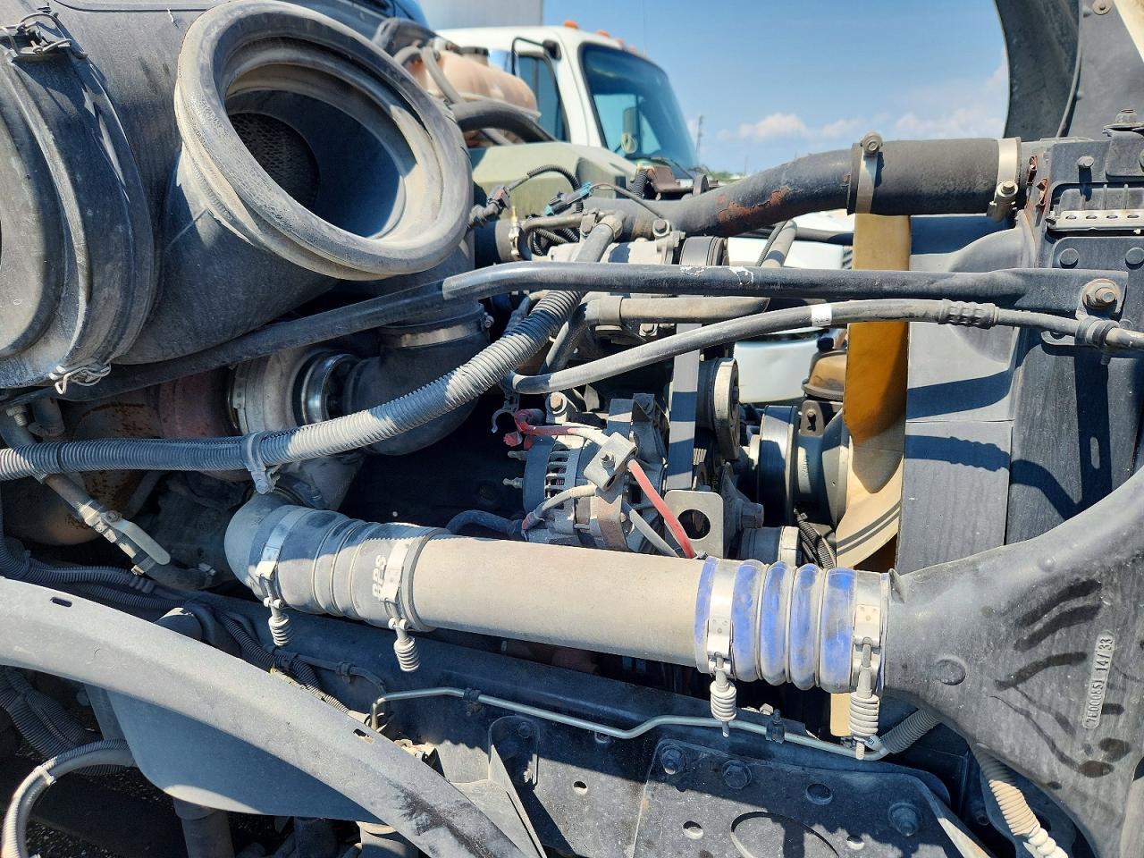 2005 Freightliner Columbia 120 Semi Truck