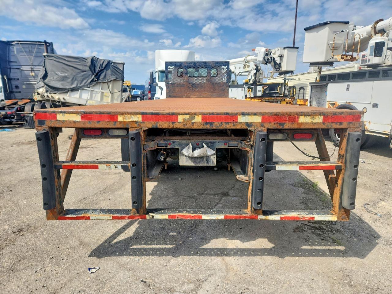 2017 Freightliner Business Class M2 Flatbed Truck