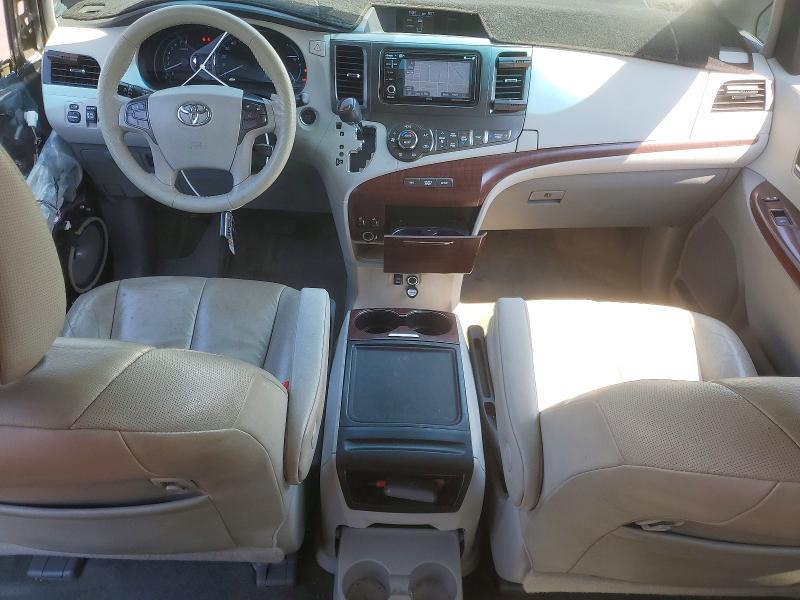 2014 Toyota Sienna xle 8-passenger