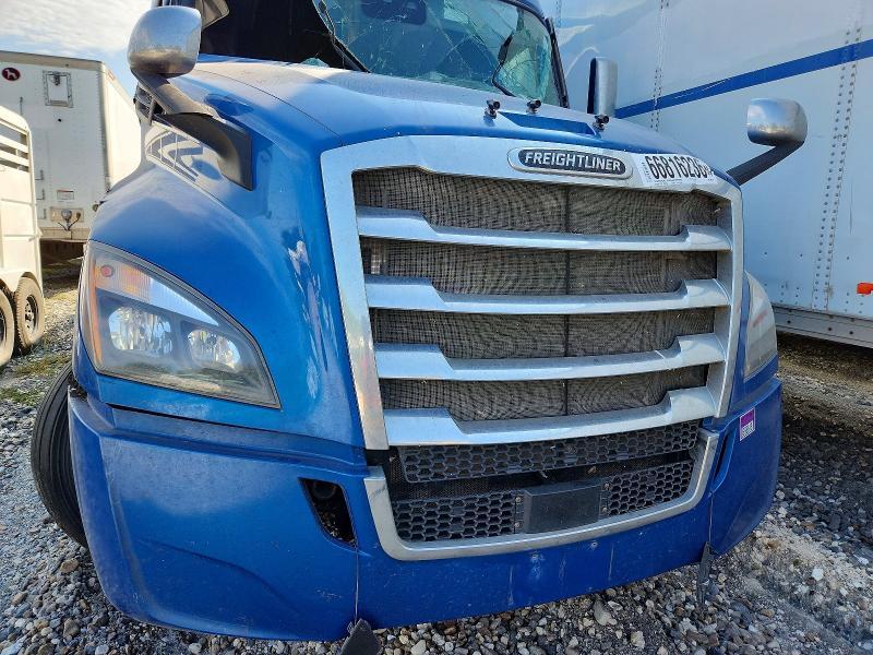 2021 Freightliner Cascadia Semi Truck