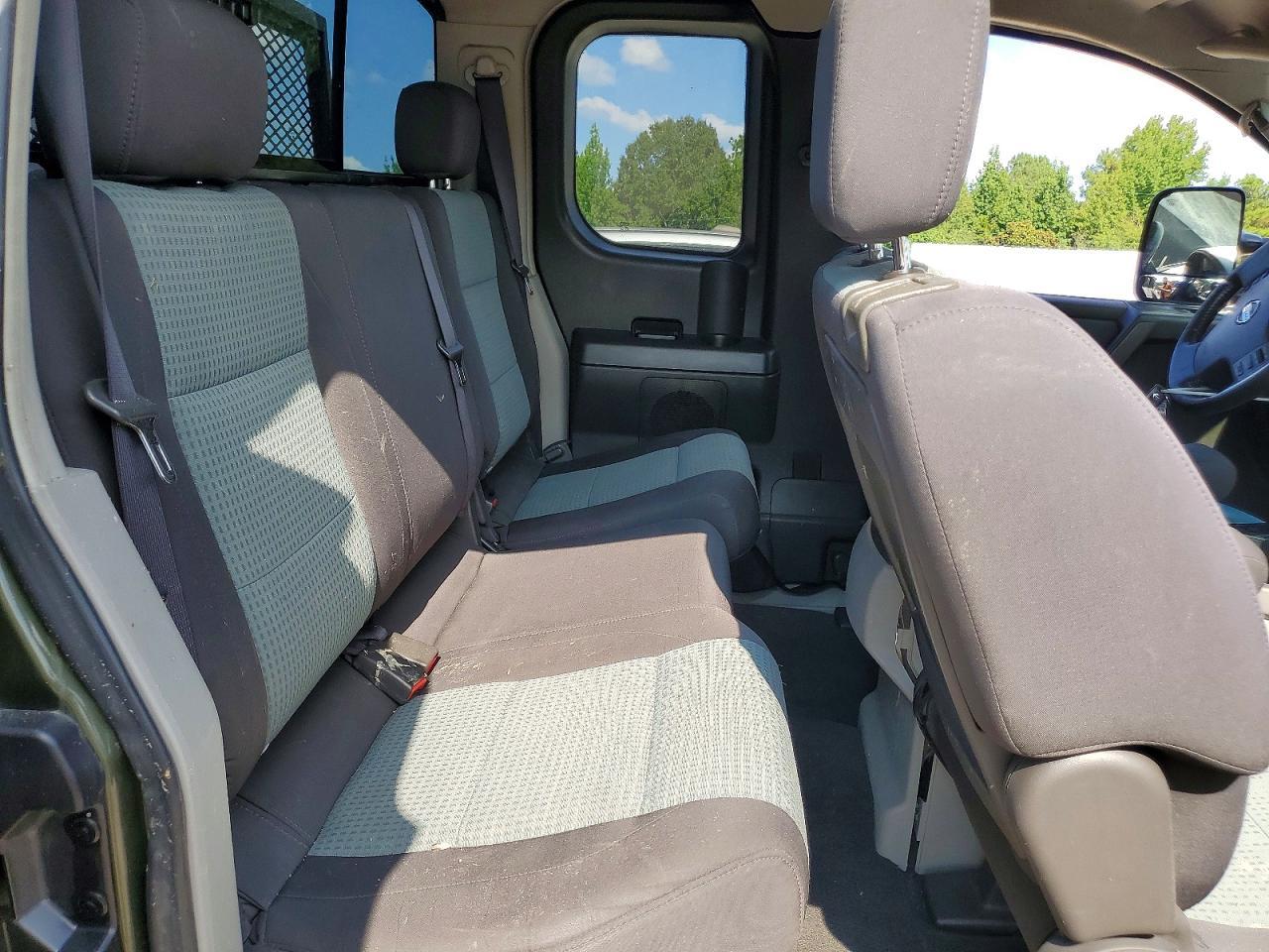 2004 Nissan Titan XE