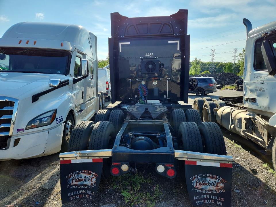 2016 Peterbilt 579 Semi Truck