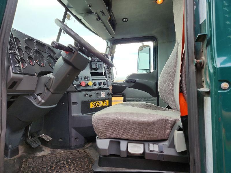 2017 Mack CXU612 Semi Truck