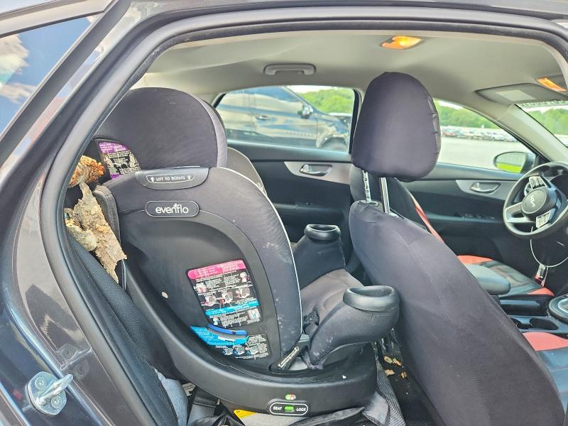 2023 KIA Forte lx