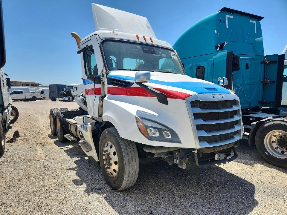 2021 Freightliner Cascadia 126 Semi Truck