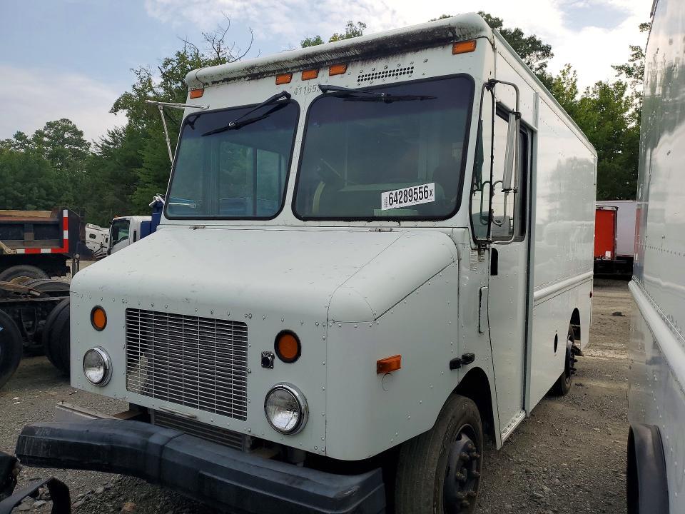 2004 Frht - Freightliner 2004 Freightliner MT45 Chassis Delivery Truck