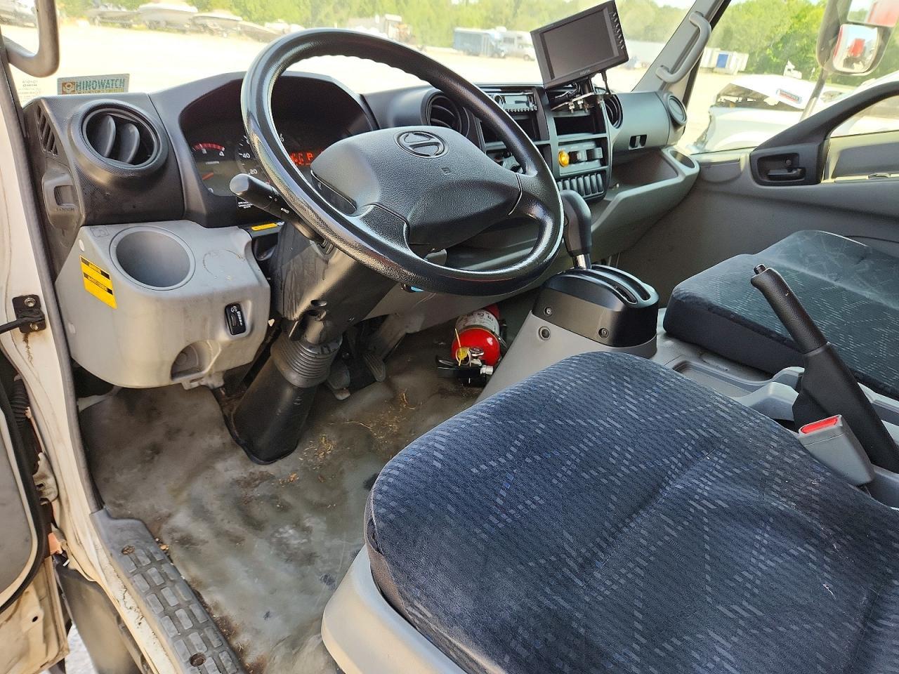 2017 Hino 195 BOX Truck