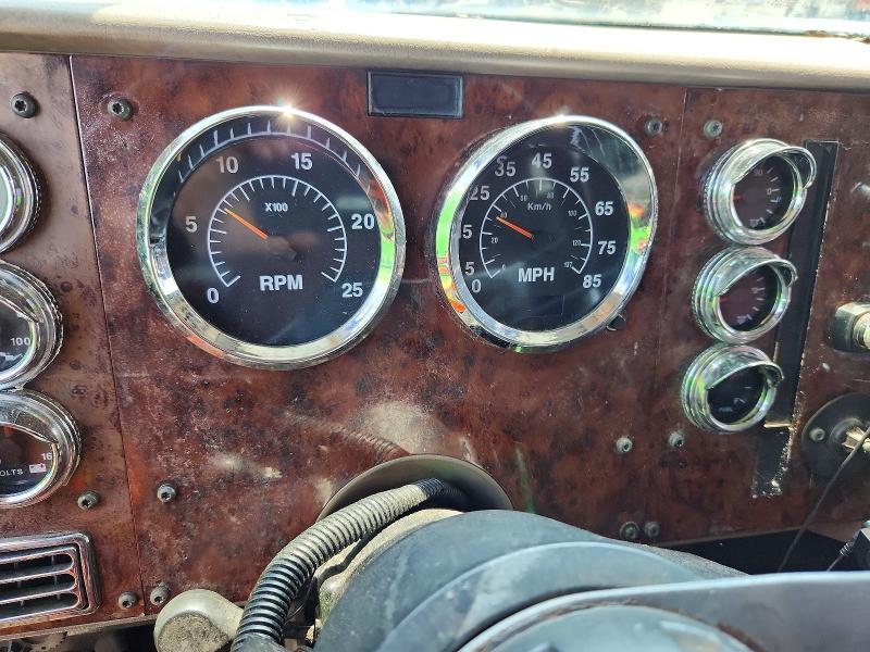 1999 International 9400 Semi Truck