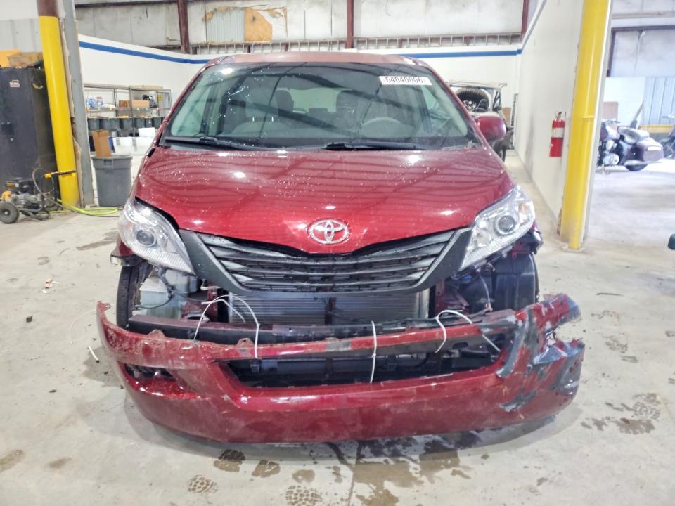 2011 Toyota Sienna LE 8-PASSENGER