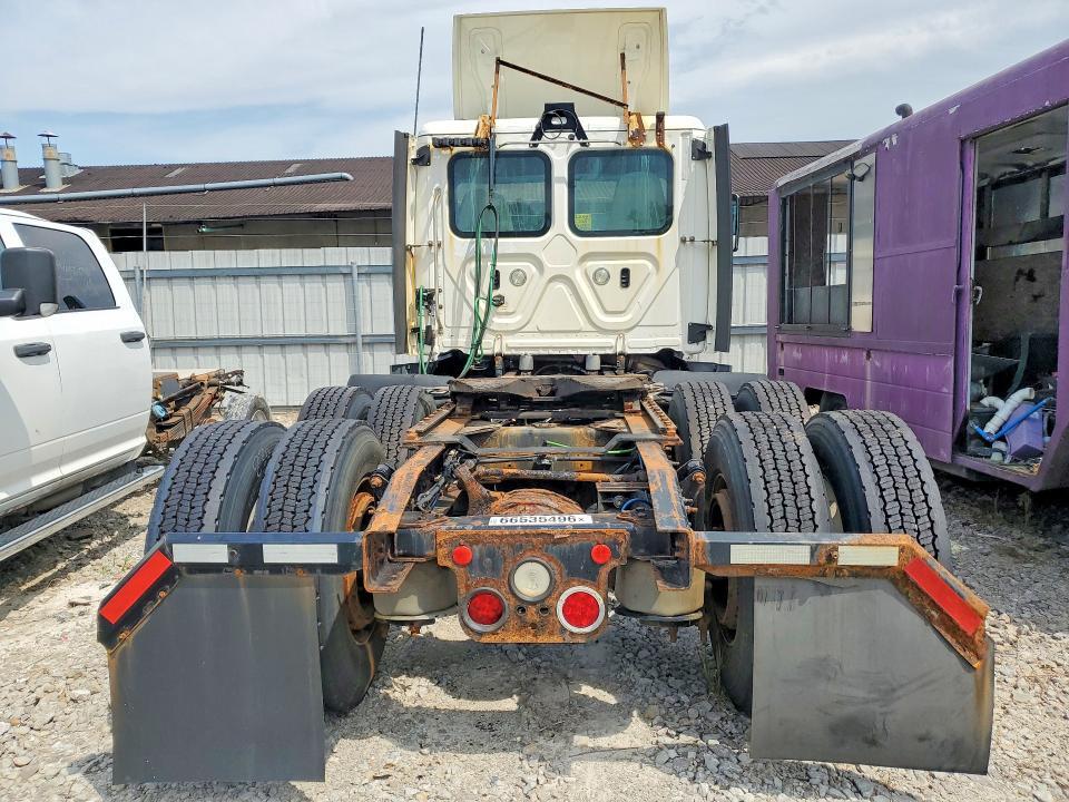 2019 Freightliner Cascadia 113