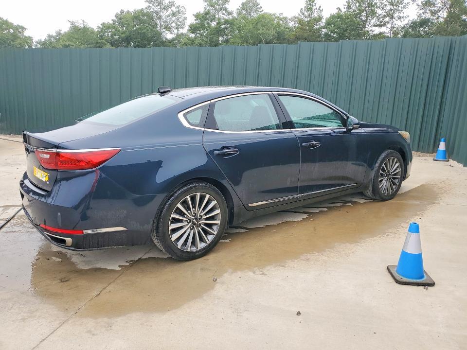 2017 KIA Cadenza Premium