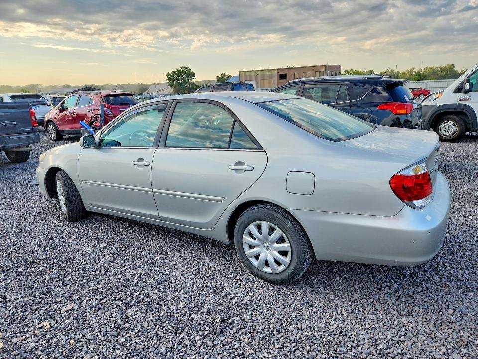 2005 Toyota Camry le