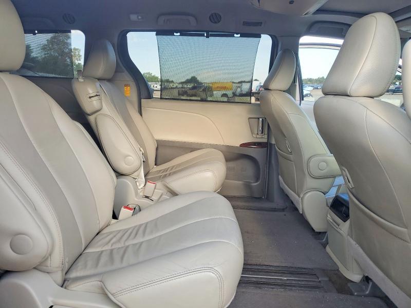2014 Toyota Sienna xle 8-passenger