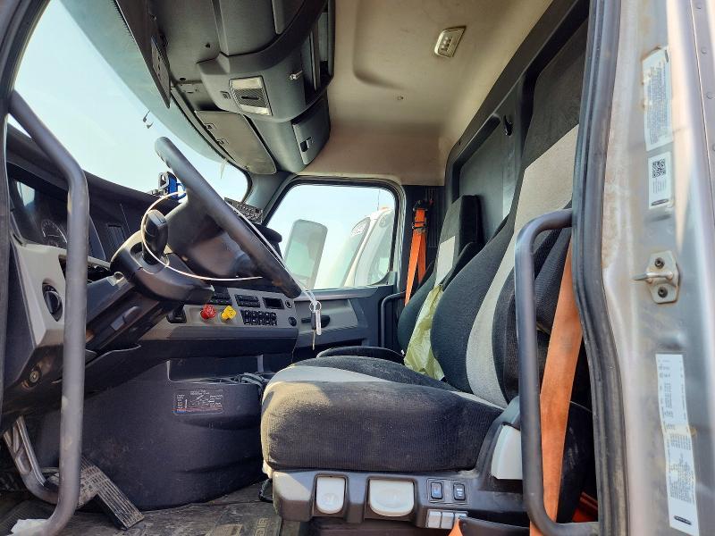2018 Freightliner Cascadia 126 Semi Truck