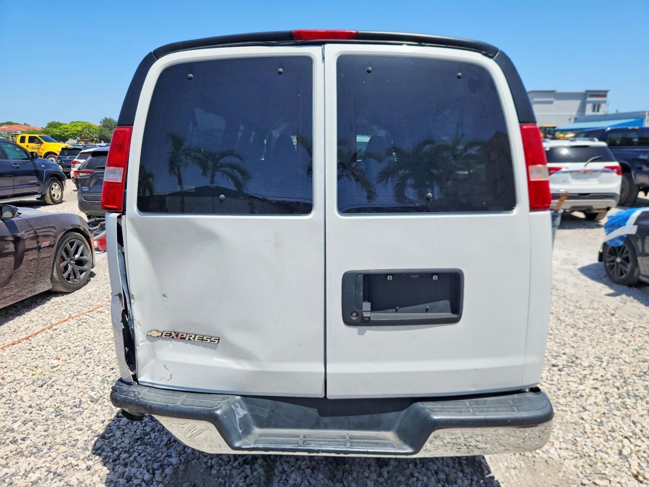 2020 Chevrolet Express G3500 LT