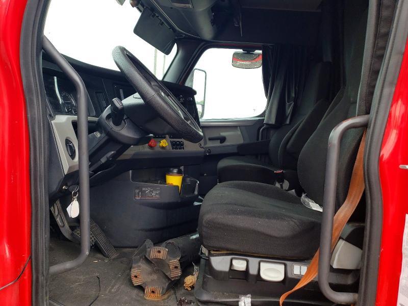 2019 Freightliner Cascadia 126