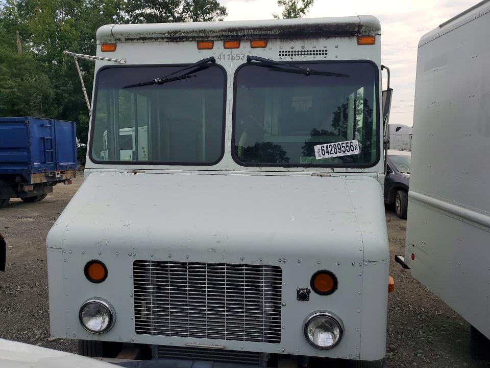 2004 Frht - Freightliner 2004 Freightliner MT45 Chassis Delivery Truck