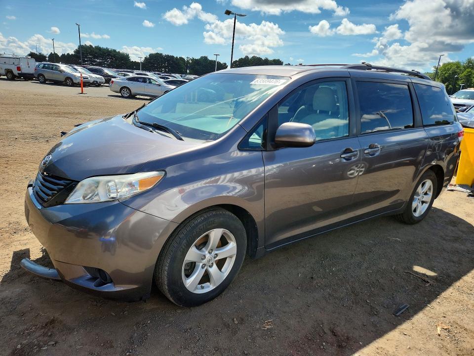 2013 Toyota Sienna le