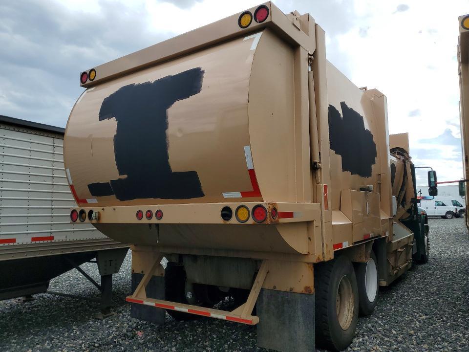 2011 International 4400 Refuse Truck