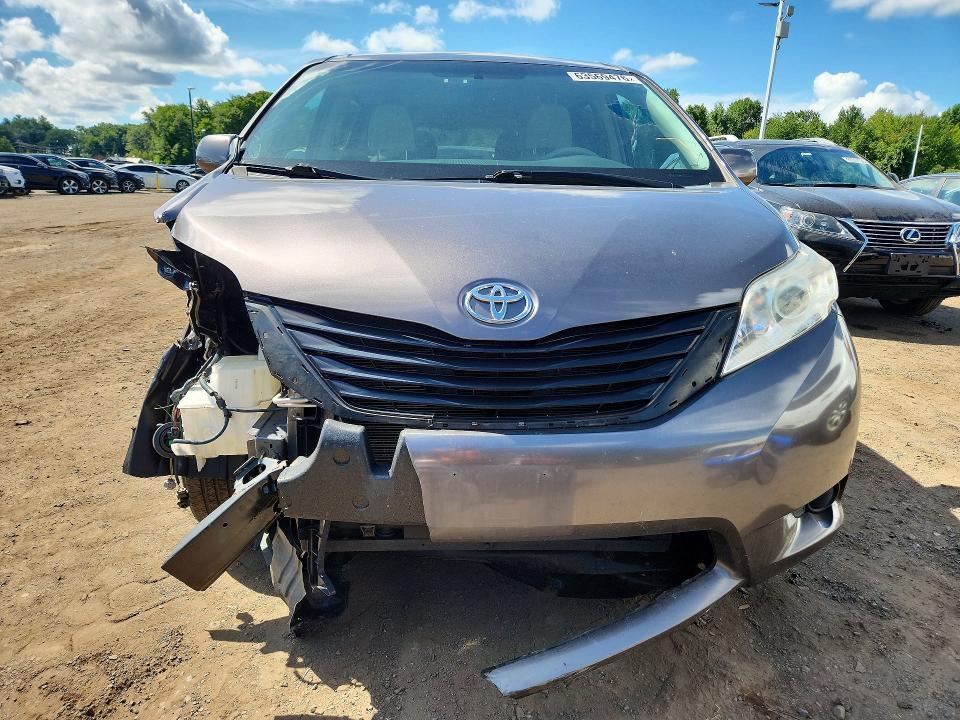 2013 Toyota Sienna le