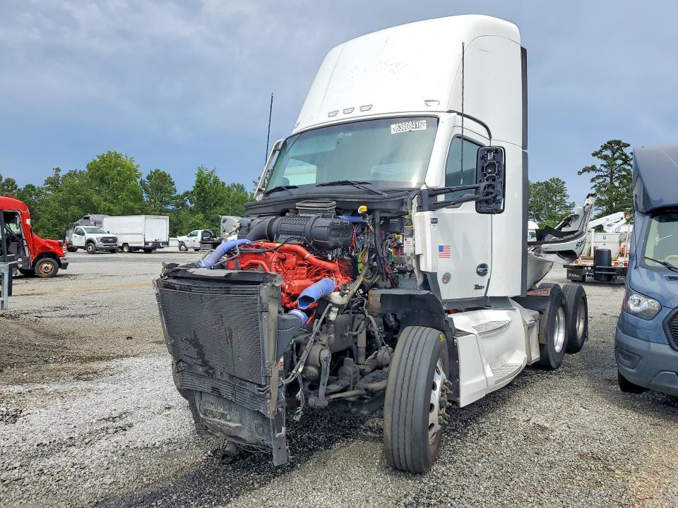 2025 Kenworth T680 Semi Truck
