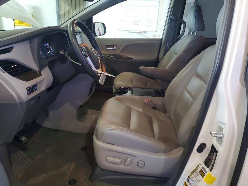 2015 Toyota Sienna xle 8-passenger
