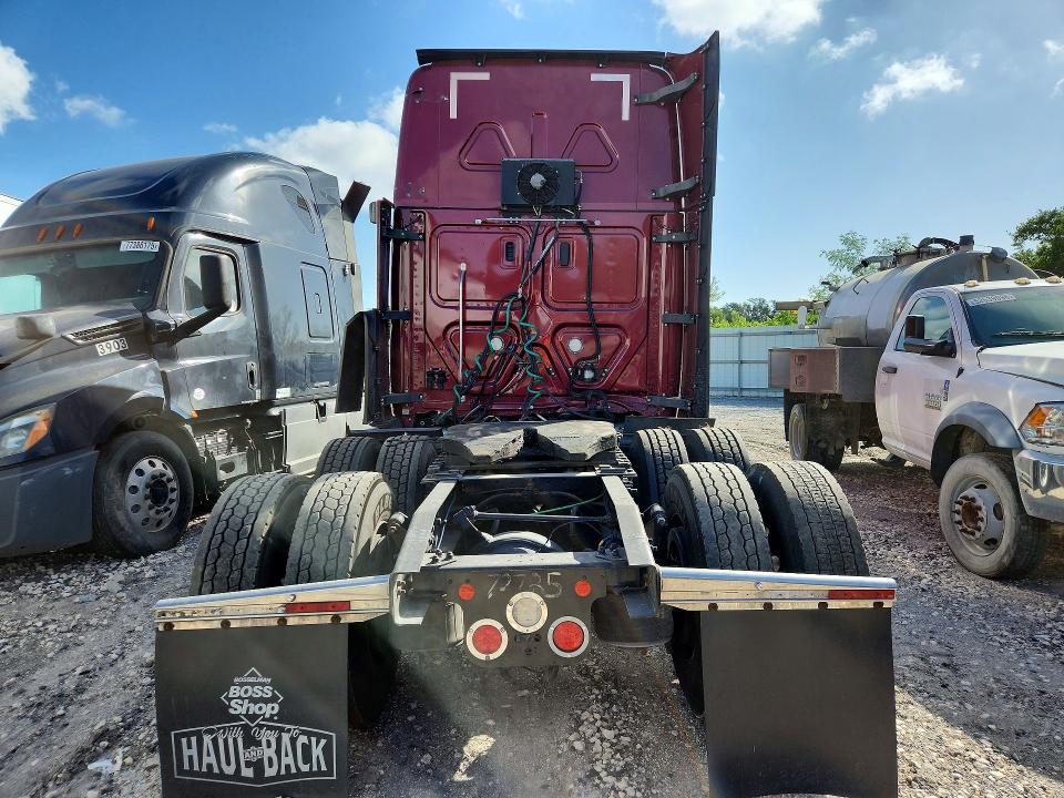 2020 Freightliner Cascadia 126 Semi Truck