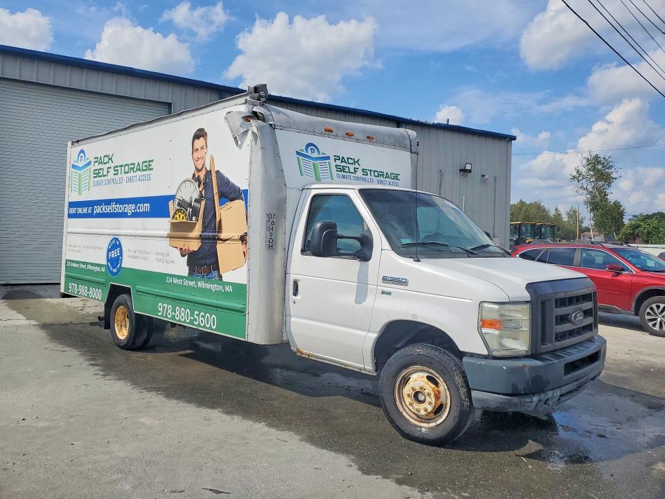 2010 Ford E-350-BOX Truck