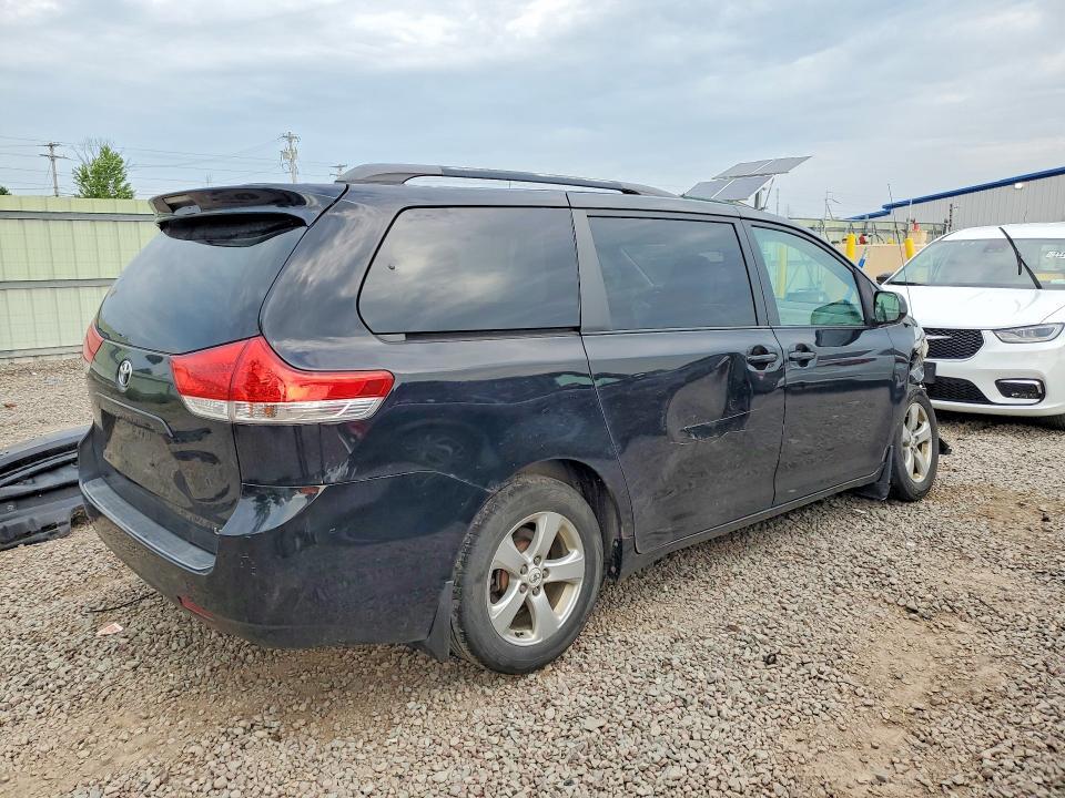 2011 Toyota Sienna le