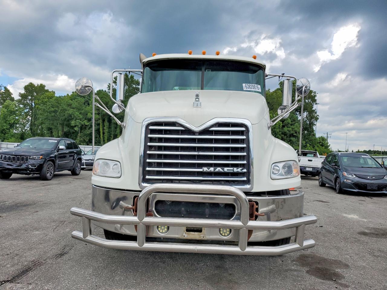2018 Mack CXU613 Semi Truck