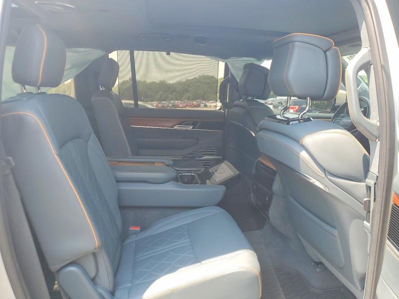 2022 Jeep Grand Wagoneer Series iii