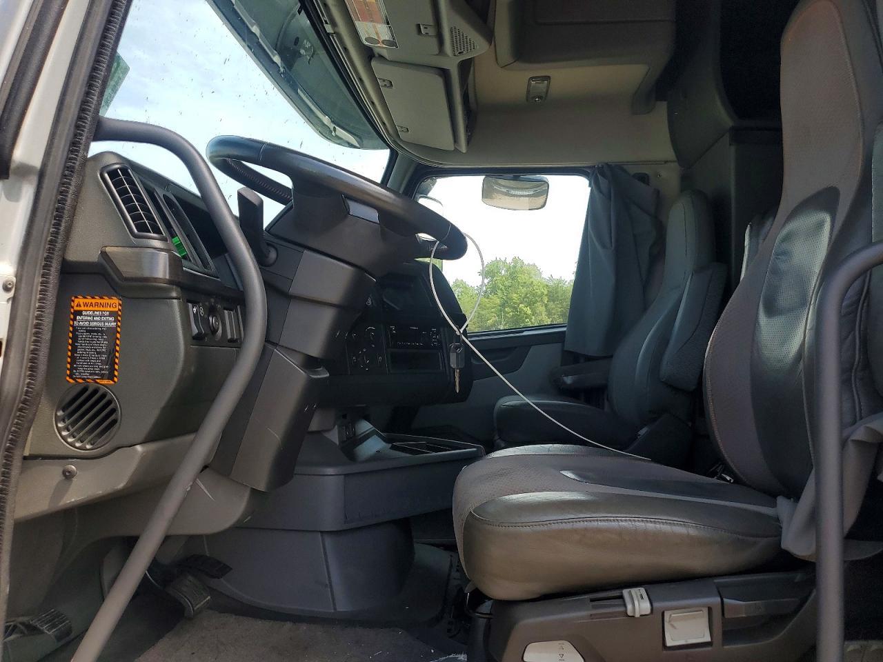 2020 Volvo VNL Semi Truck