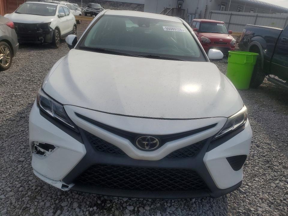 2020 Toyota Camry se