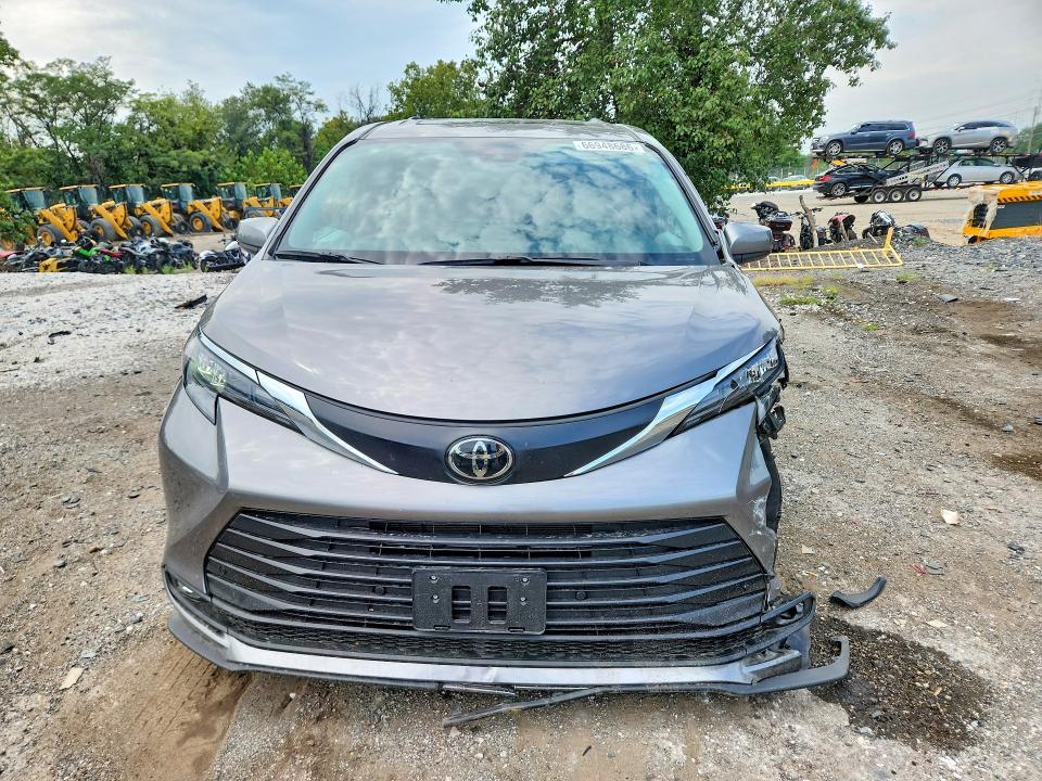2026 Toyota Sienna XLE 7-PASSENGER