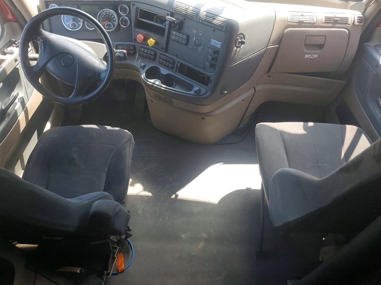2018 Freightliner Cascadia 1-Semi Truck